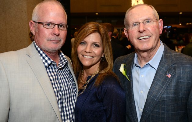 Sports celebrities come out for annual cancer event