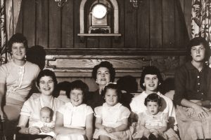 1959: Betty, Frances with daughter Christine, Mona, Ruth with Janet, Patty with daughter Karen, Cathy