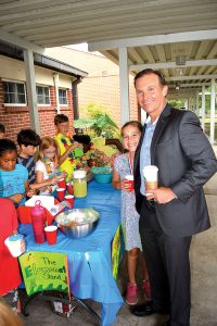 Jacksonville Mayor Lenny Curry and his daughter, Brooke, stopped by The Elemonator’s table to donate to Wolfson Children’s Hospital and enjoy a cup of lemonade during the third grade Lemonade Wars in May.