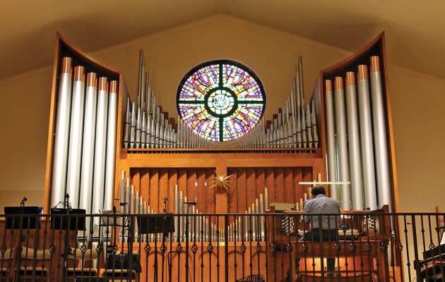 From mediocre to magnificent, pipe organ swells in praise