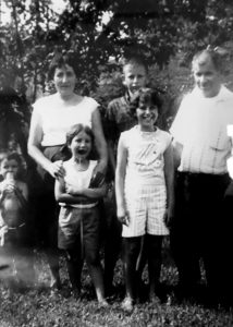Gavronsky family around 1960; front: Aaron, Helen, Miriam; back: Hannah, Mike, Ben