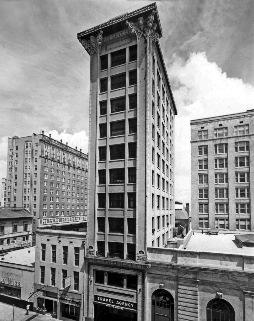 The Florida Life Building before its beautiful Sullivanesque capitals were destroyed in 1994. Photo provided by Judy Davis.
