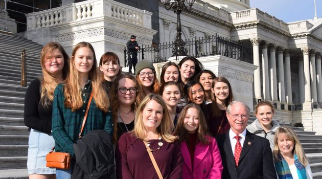 Journalism students hone skills, tour Washington D.C.