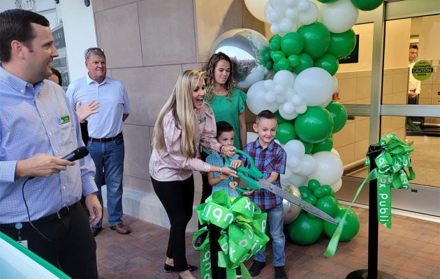 Publix opens doors, cuts ribbon after 20 years in the making