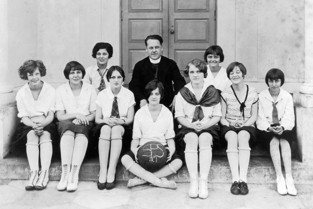 Womens Basketball 1927