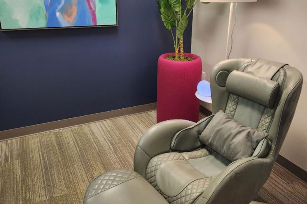 The Motherhood Space Day Program offers several amenities for its participants, from no-cost childcare to relaxation spaces with massage chairs and private lactation rooms.