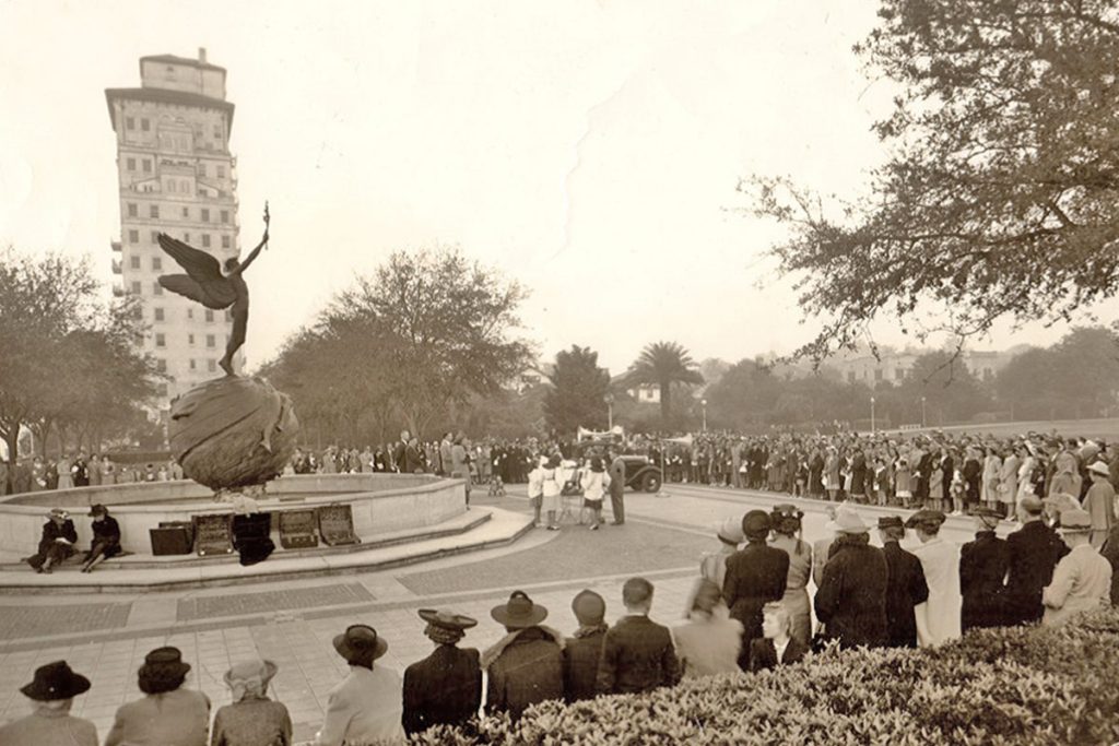 historic photo of people gathered at Memorial Park
