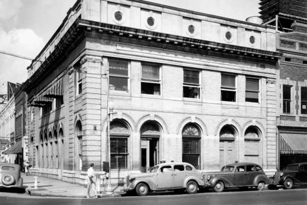Built in 1902, the building standing at 101 E. Bay Street now houses the Cowford Chophouse. 