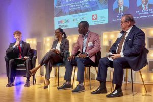 Wolfson student Graham Glasheen leads a conversation about AI and technology in the workforce with several notable Jacksonville faces at the Leadership Florida Northeast regional event at MOCA Jacksonville.