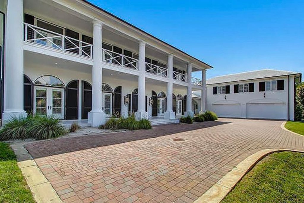 beautiful building and drive
