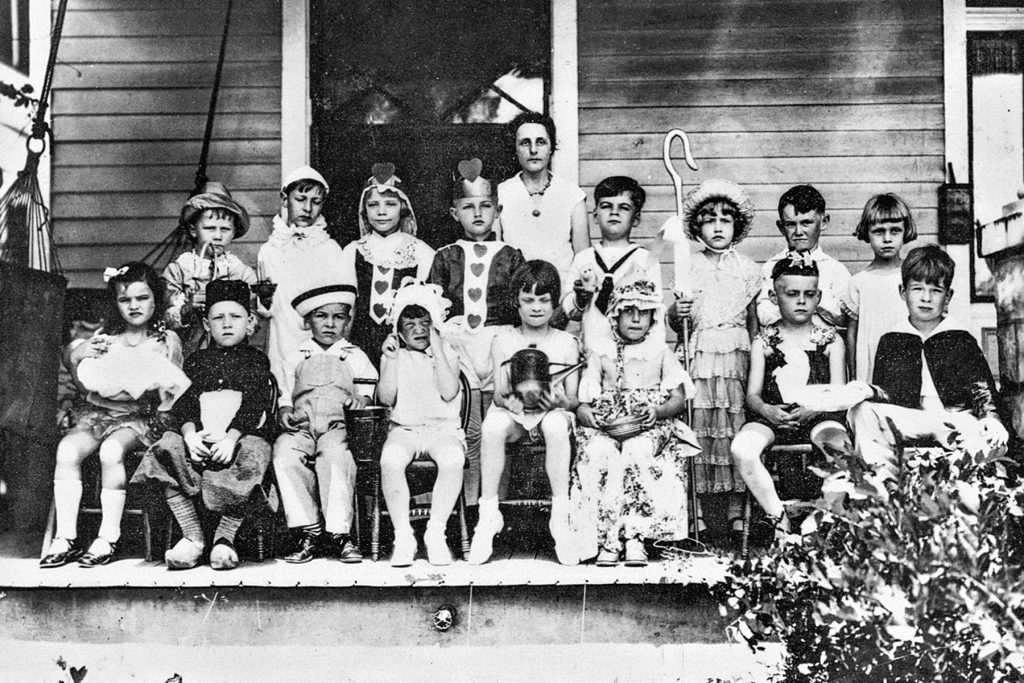 Mary Buckland with the French Primary School class of 1928 | Photo: Courtesy of RAP